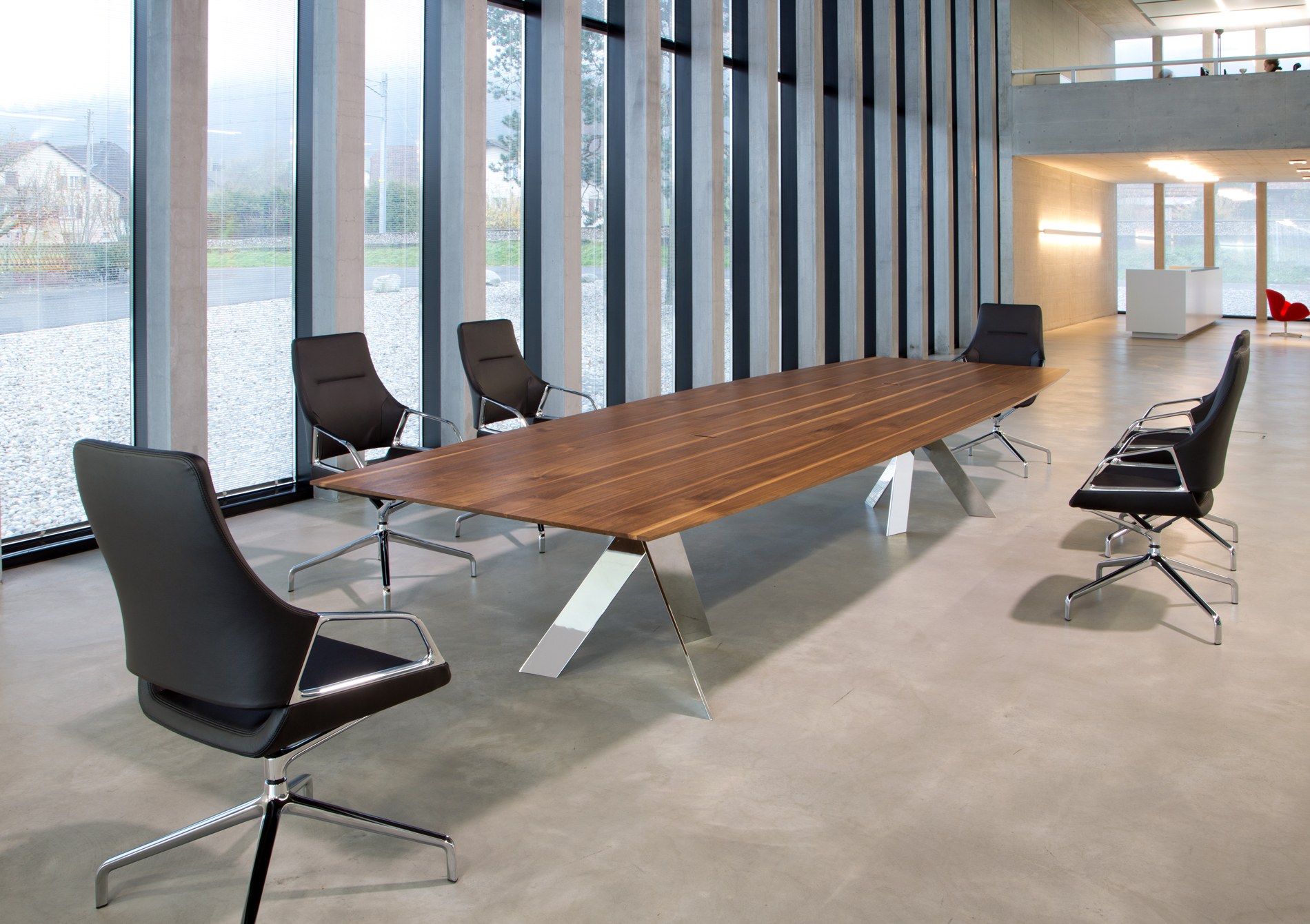 Modern Conference Table - Ambience Doré