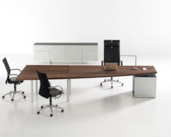 Modern_Executive_wood_large_desk