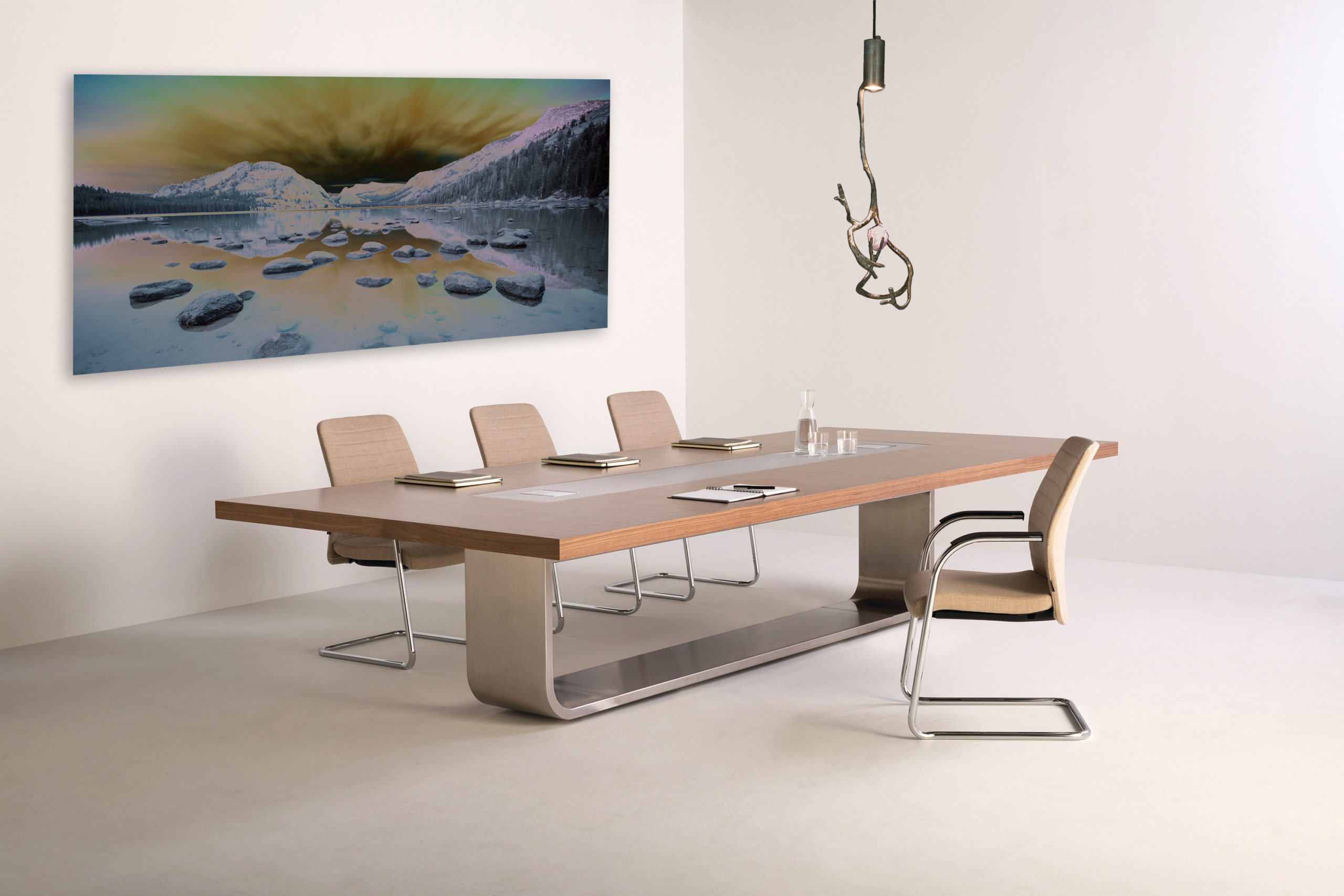 Luxurious Dyno Dynamic Boardroom Table