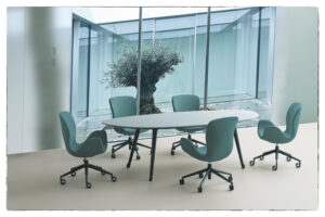dyno Mód Chair offers futuristic extreme curves for meeting tables