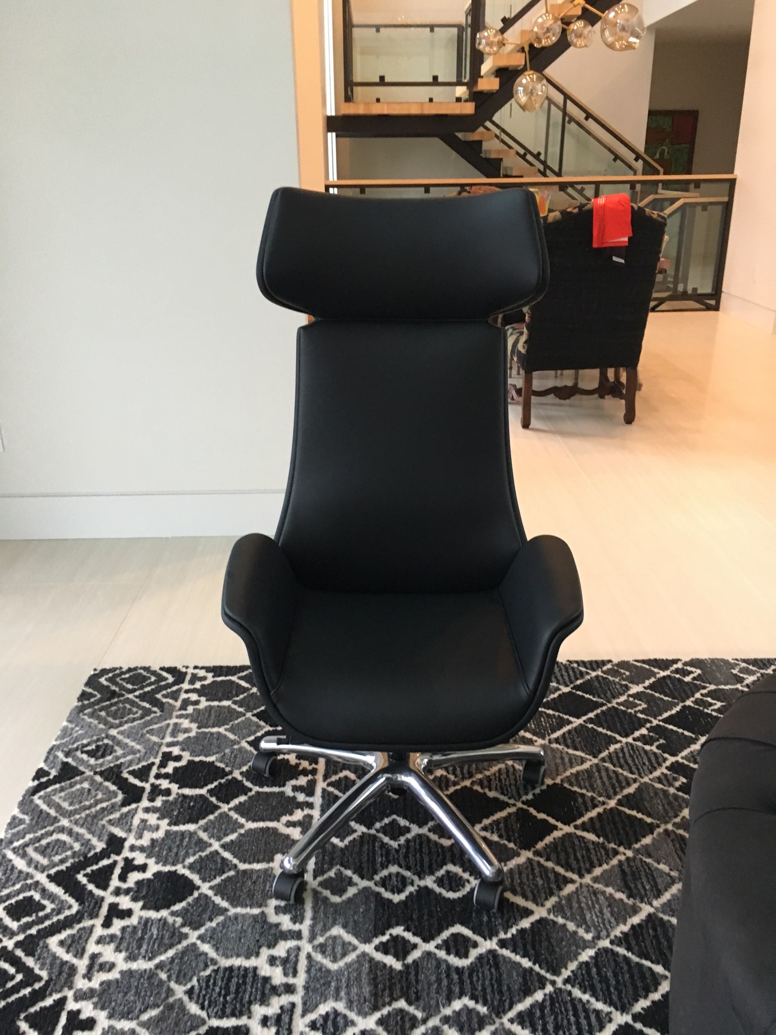 Ultra Modern Premium Black Executive Chair - Image 2