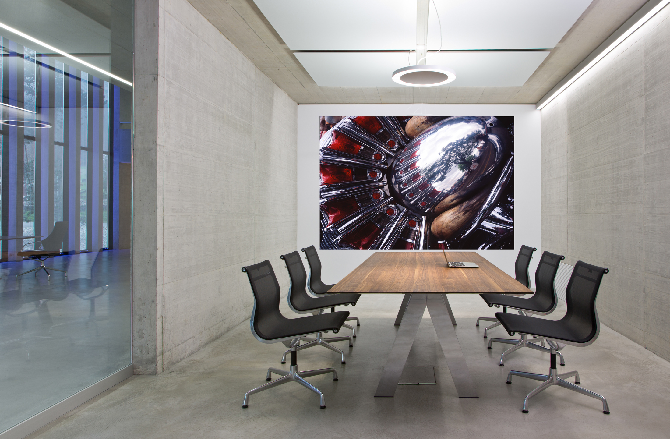 Spectacular Chrome table - Image 3