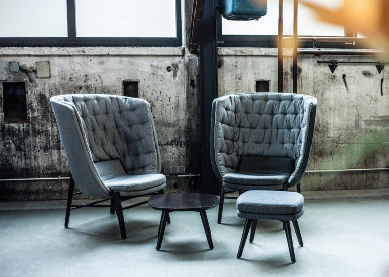Extreme High Back Contemporary Lounge Chair