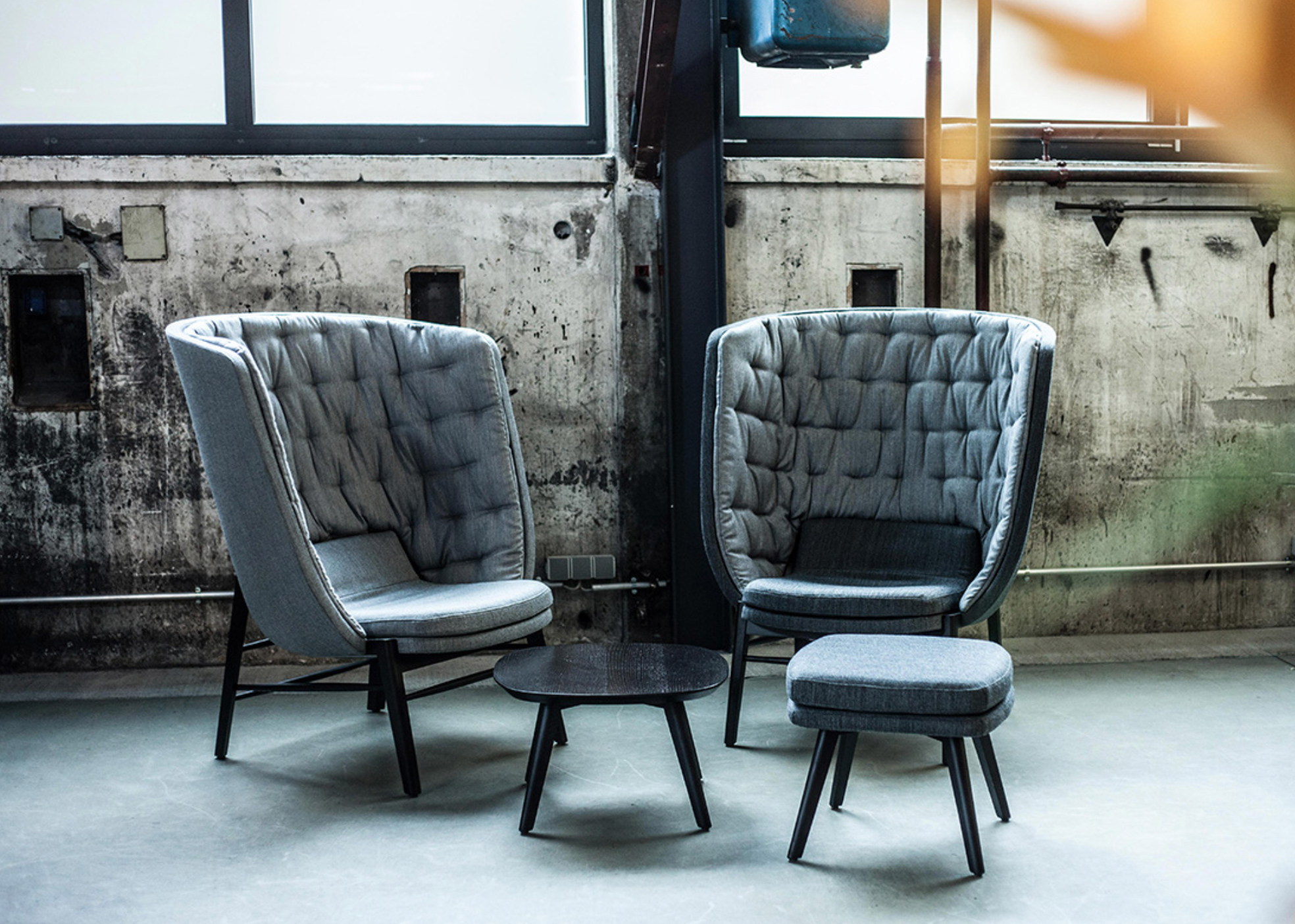 Extreme High Back Contemporary Lounge Chair
