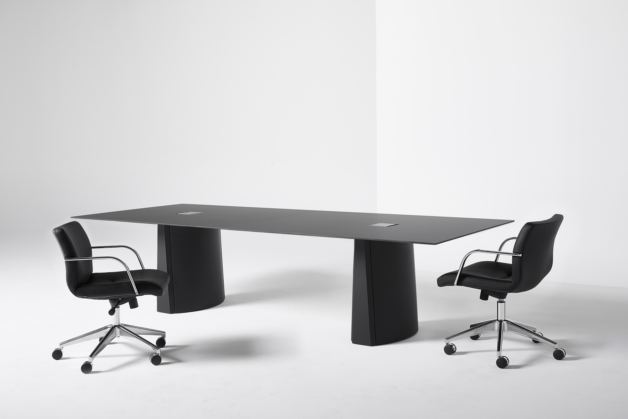 Black Crescendo Table - Image 2